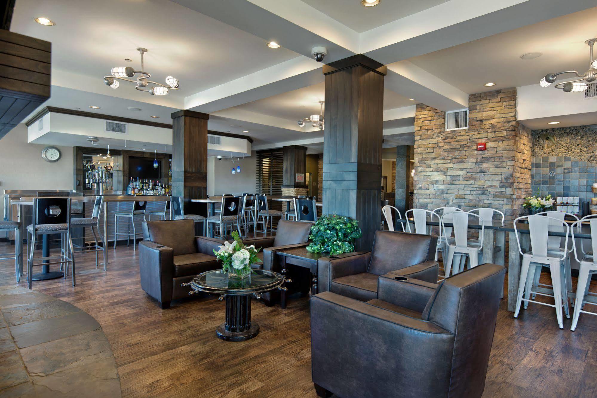 Oxford Suites Silverdale Eksteriør billede